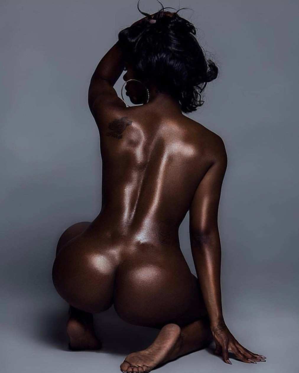 Дейзи Купер темнокожая голая