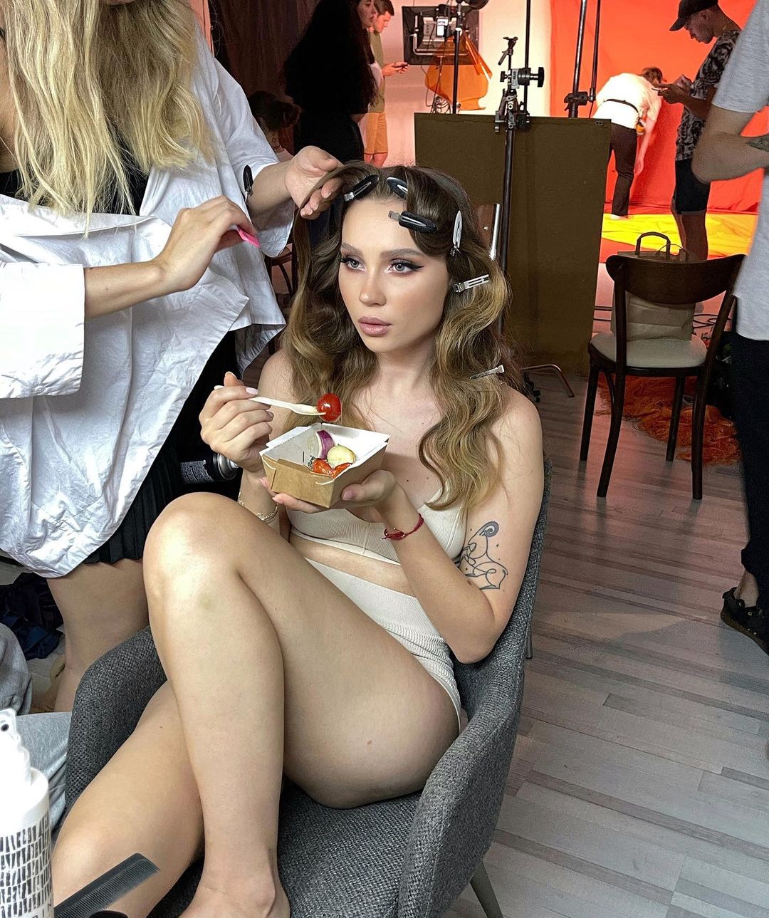 Юля Годунова в платье