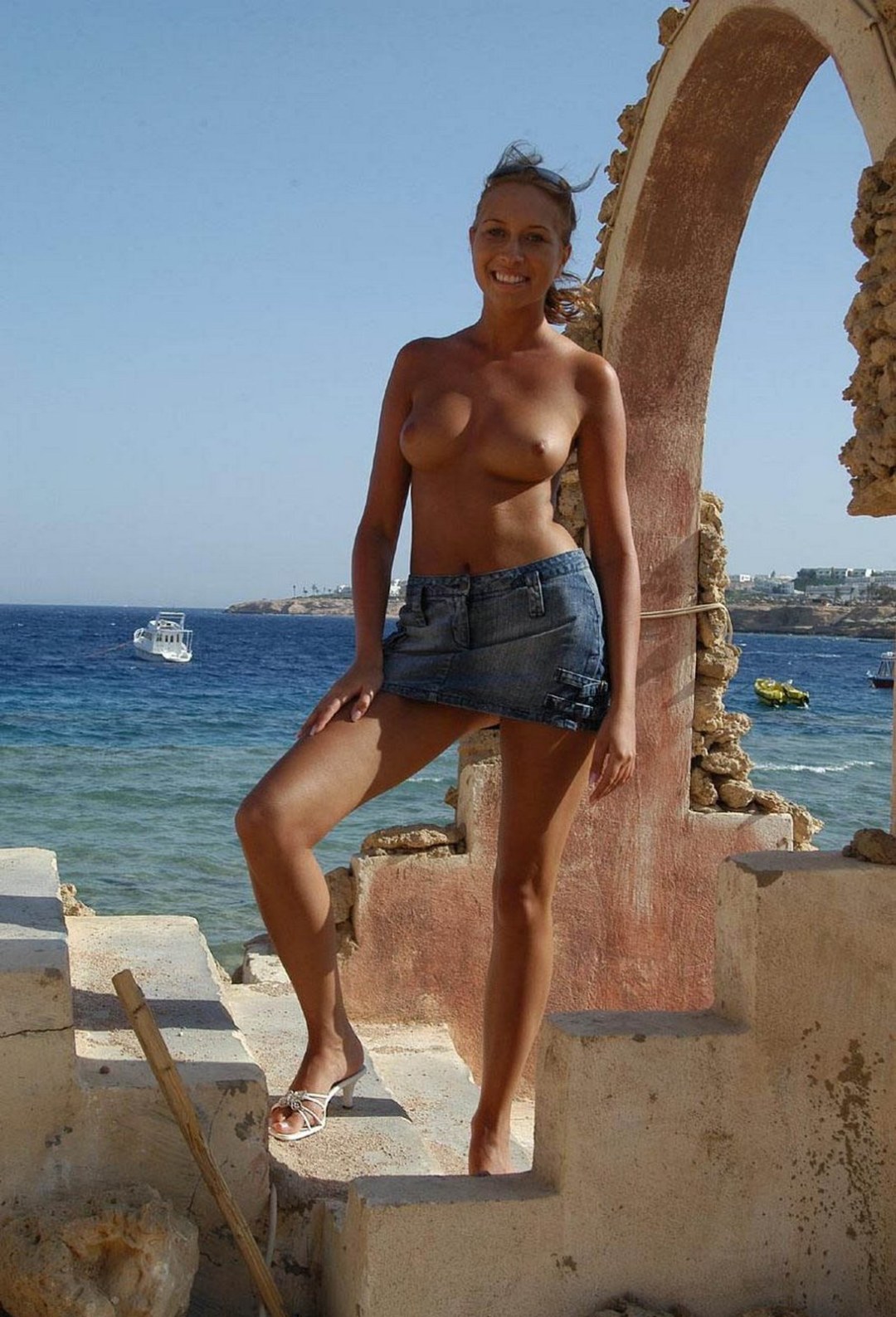 Голая жена на отдыхе в Египте