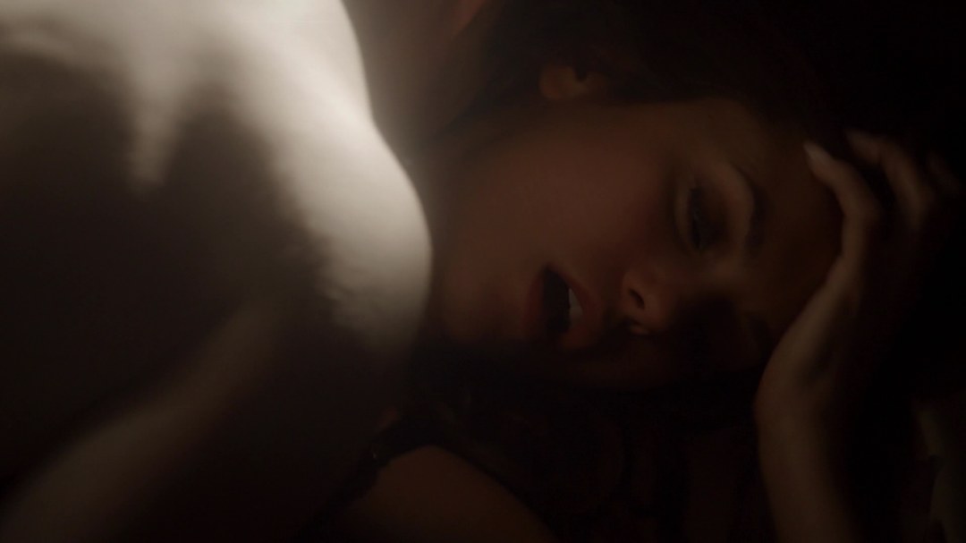 Нина Добрев голая дневники вампира