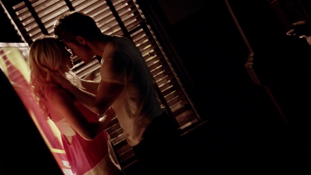 Нина Добрев голая дневники вампира