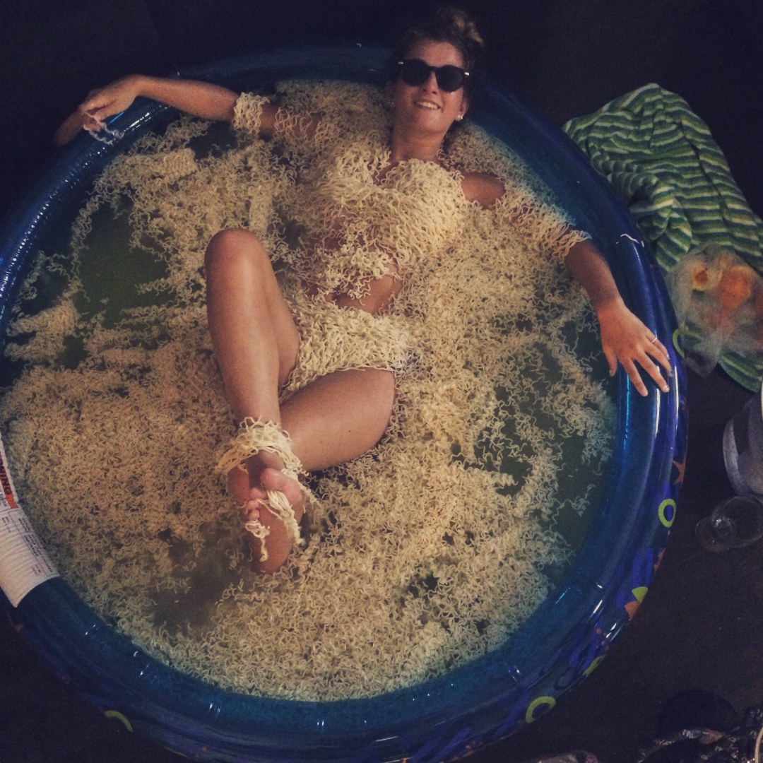 Александра Зотова в купальнике