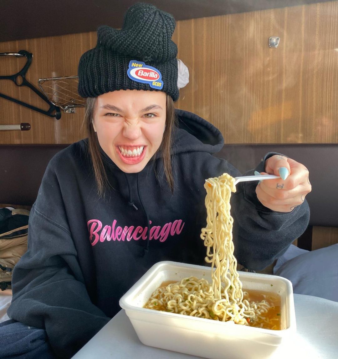 Грустный мужик с песком