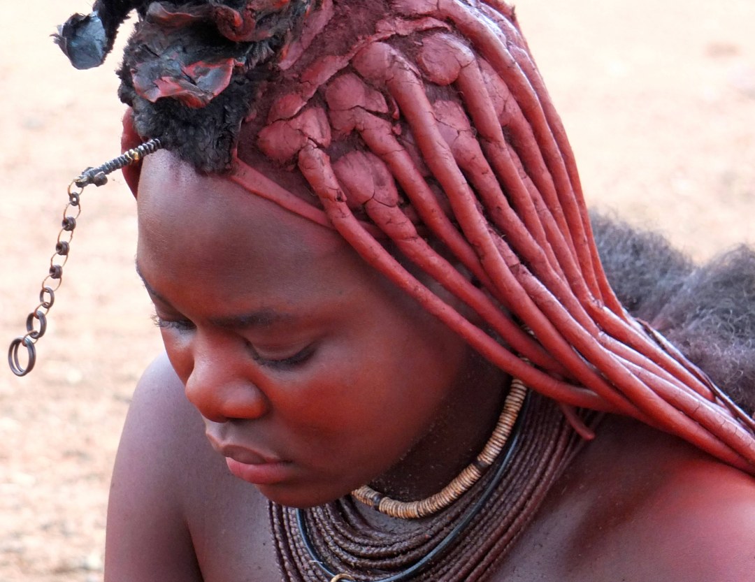 Белая женщина в африканском племени