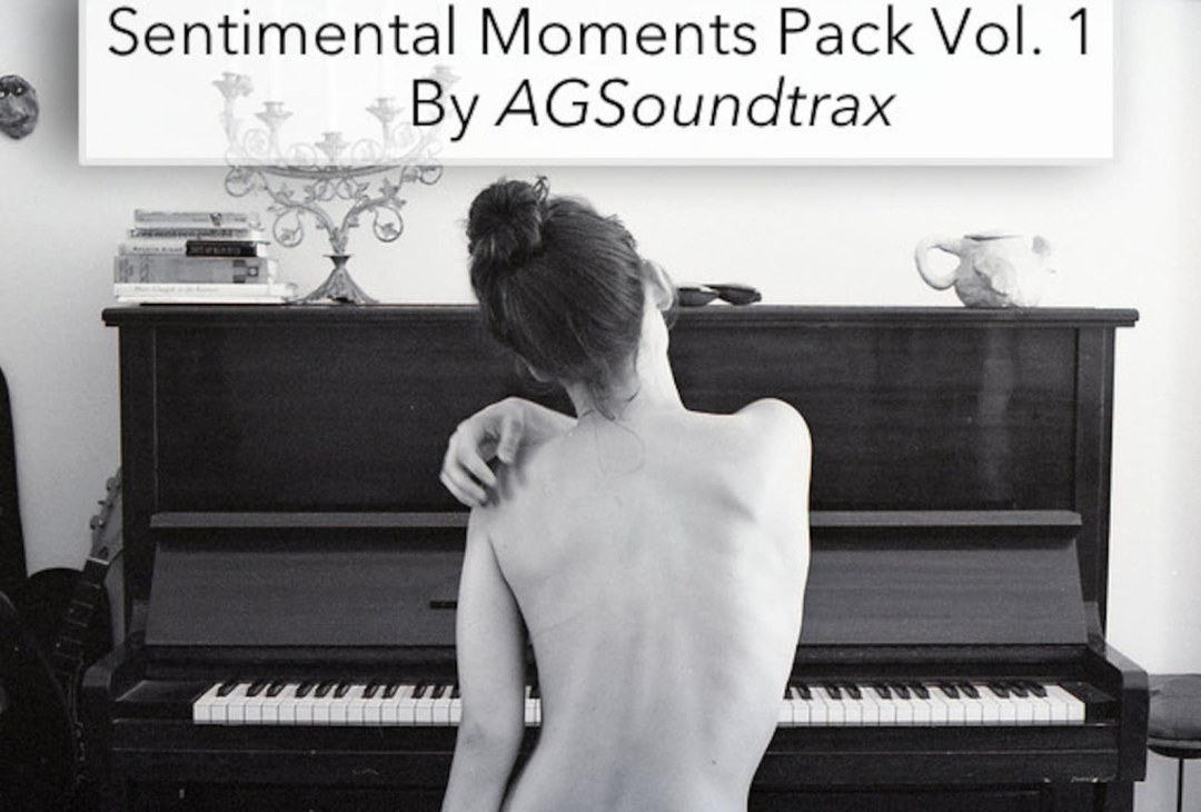 Блондинка за пианино