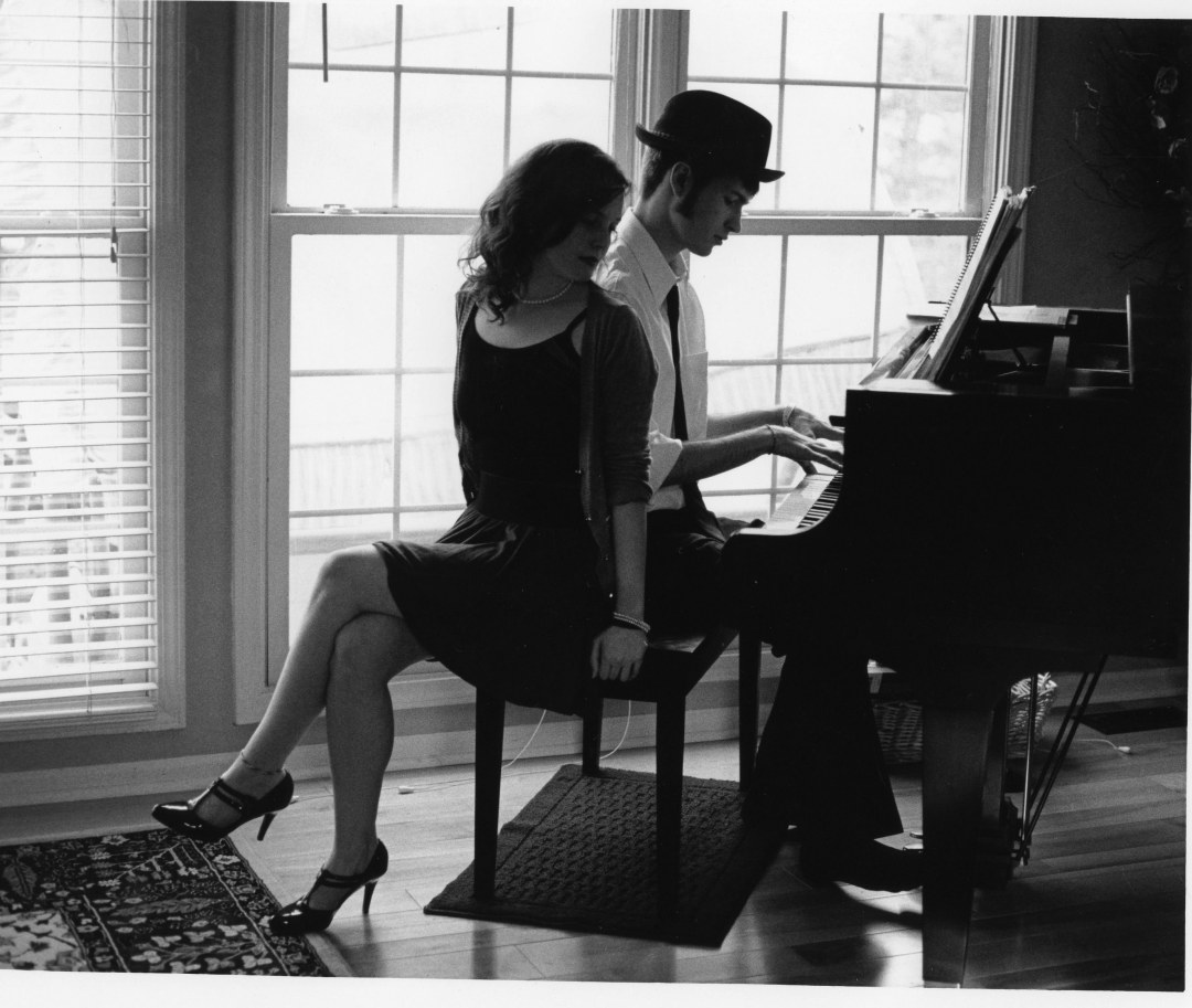 Мужчина за пианино