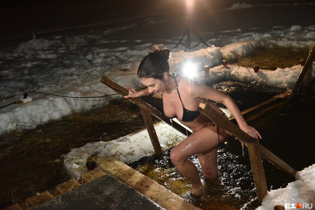 Крещенское купание 2020 девушки