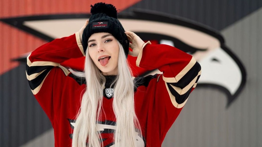 Ебутся за спиной у родителей