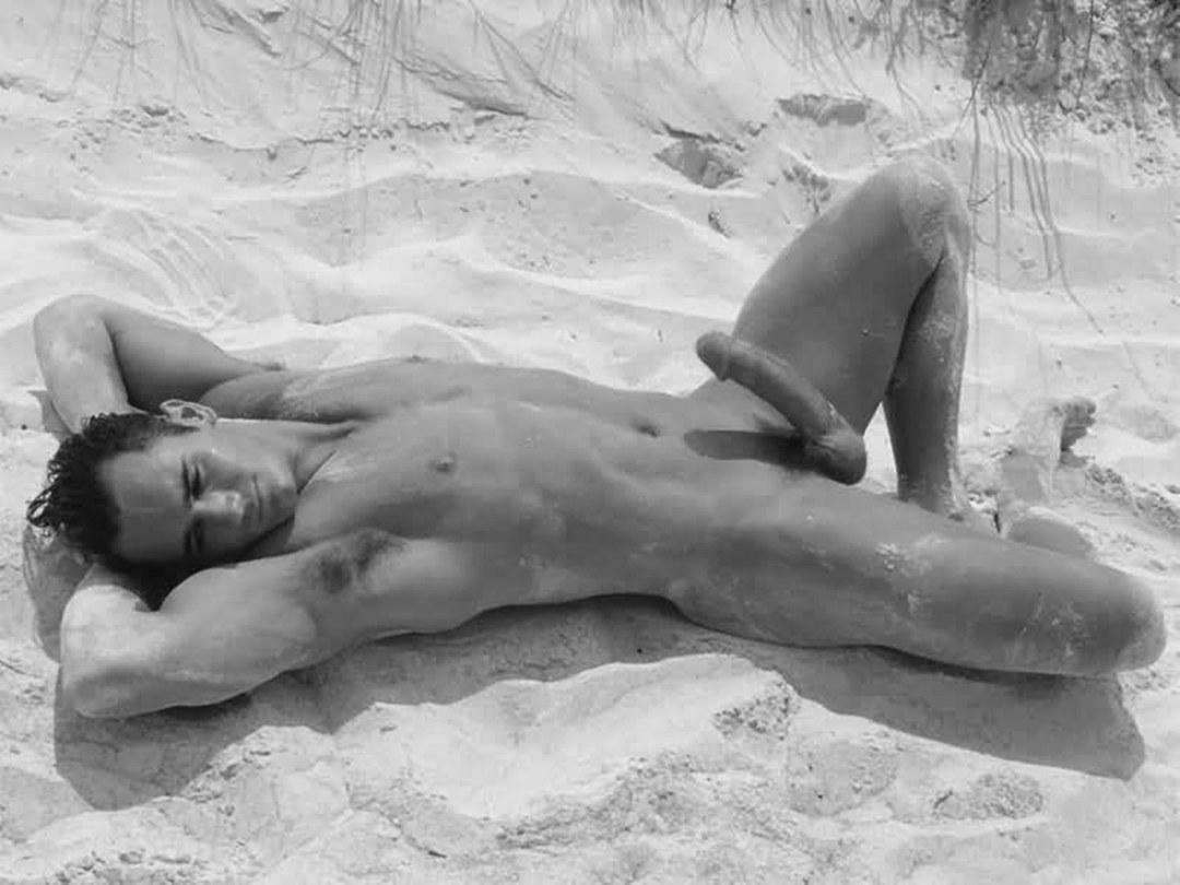 Молодые ебутся на кухне