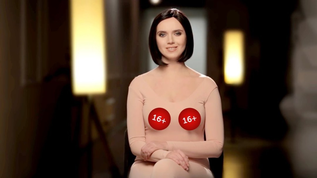 Янина Соколова разделась