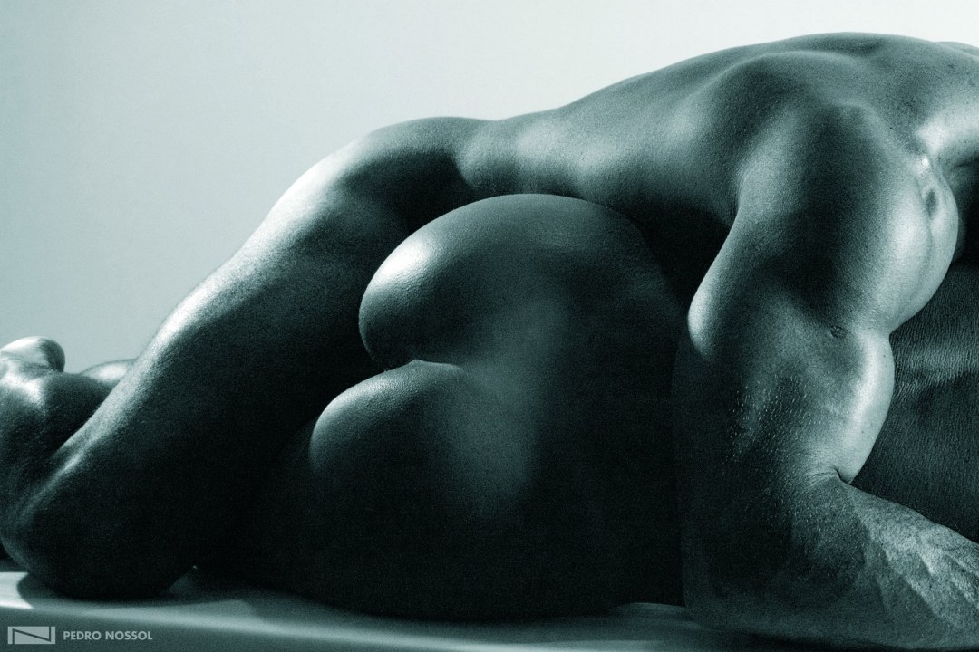 Голая попа мужчины и женщины