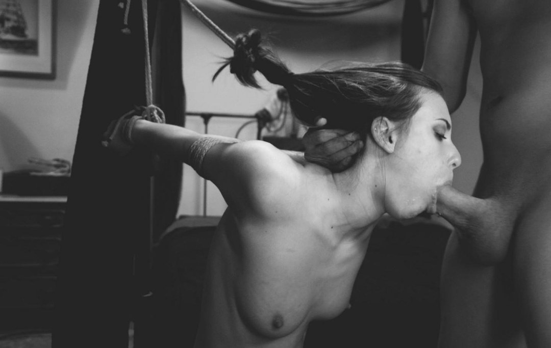 Глубокий Миньет за волосы