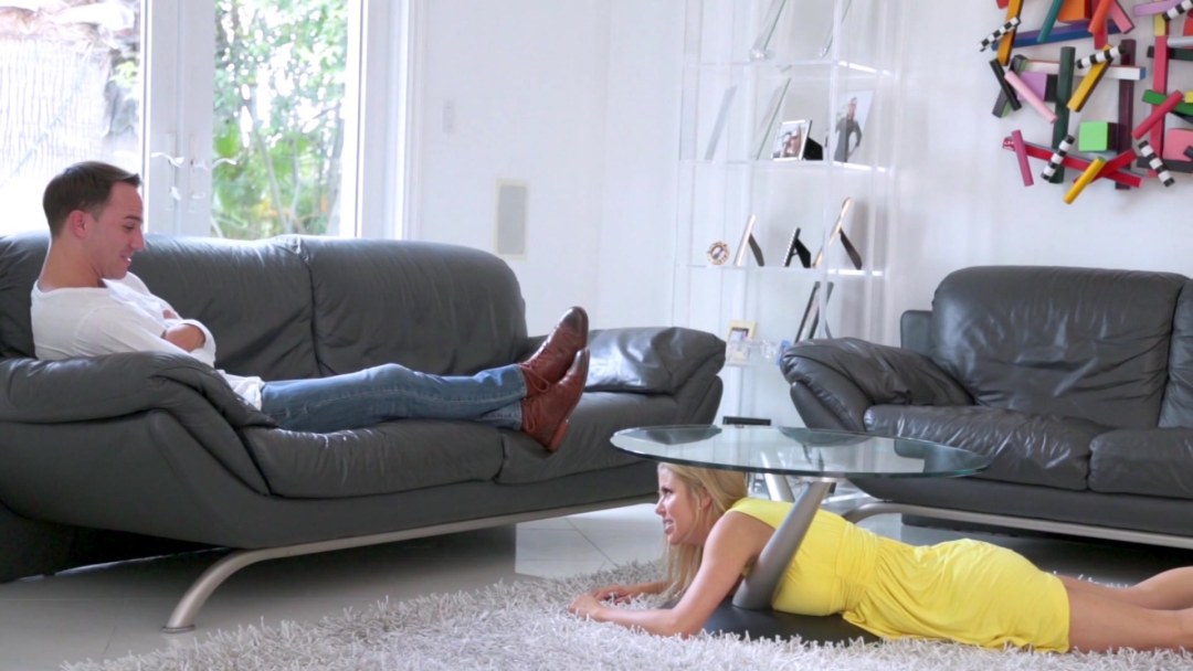 Милфа застряла в раковине