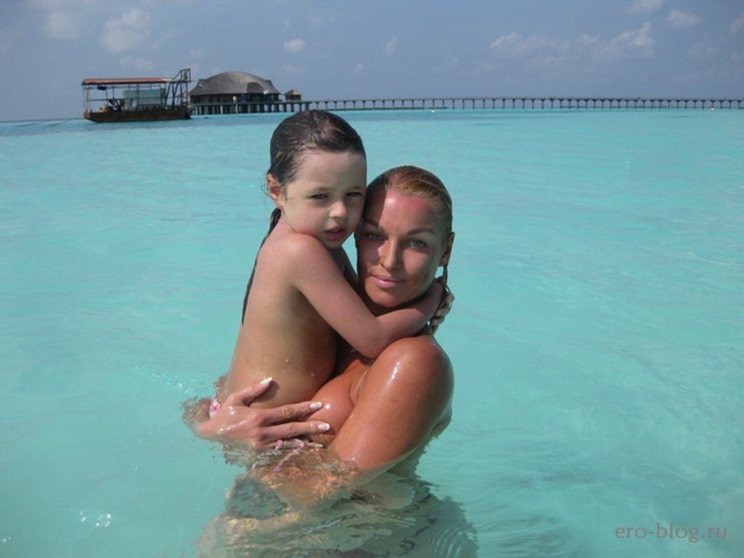 Голая Анастасии Волочковой с дочкой