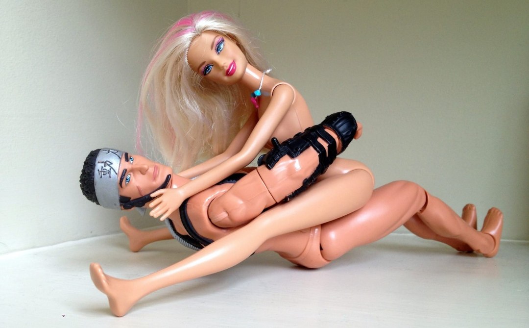 Кукла Барби ню