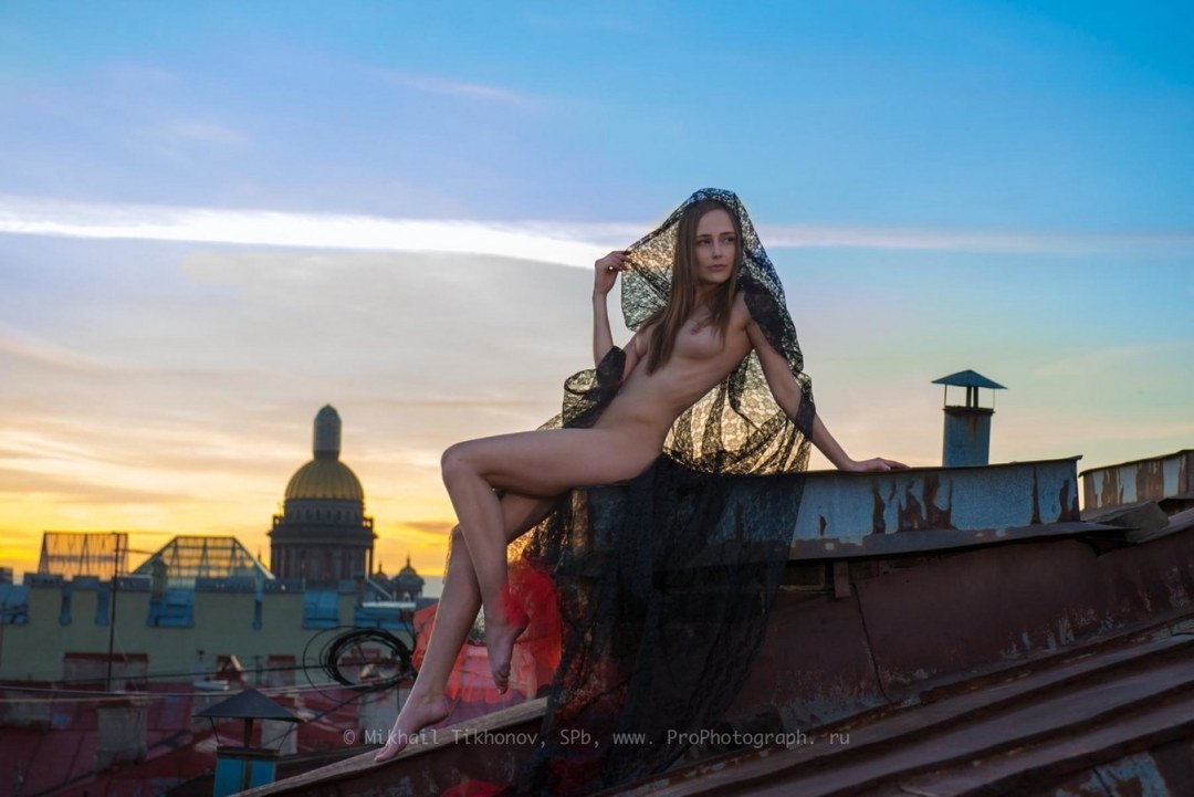 Девушки раздетые на крыши