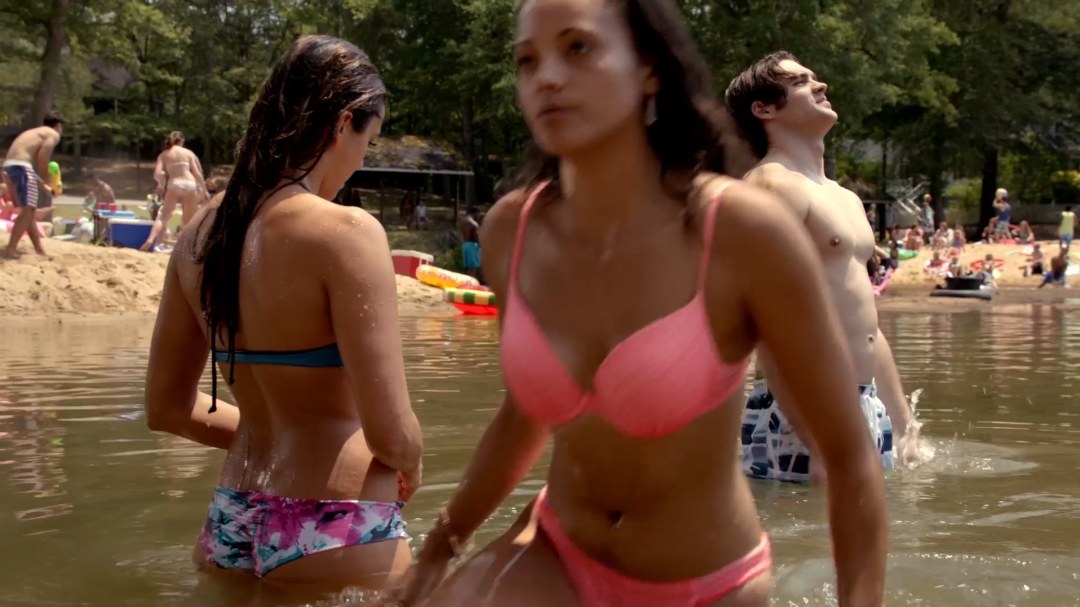 Нина Добрев hot в купальнике