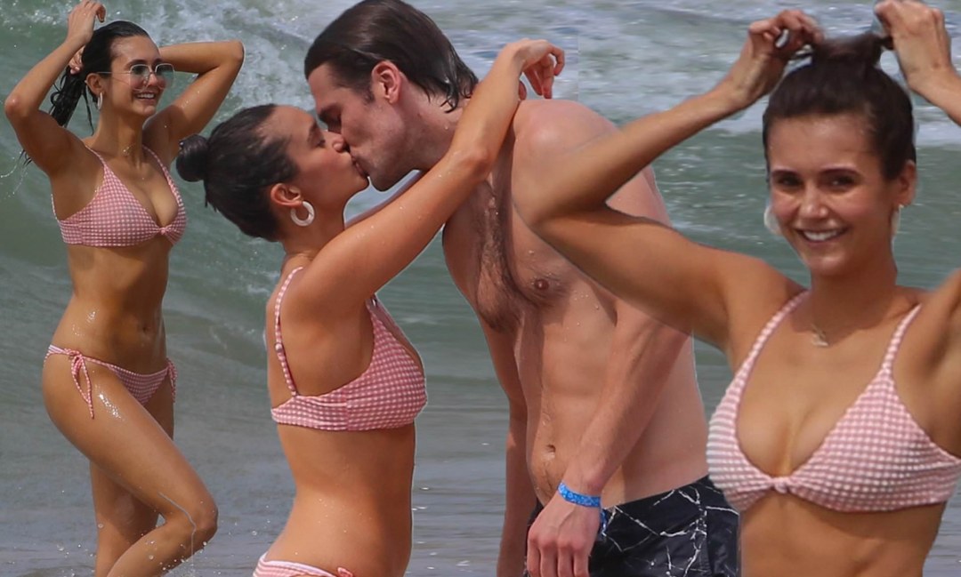 Нина Добрев в купальнике обои