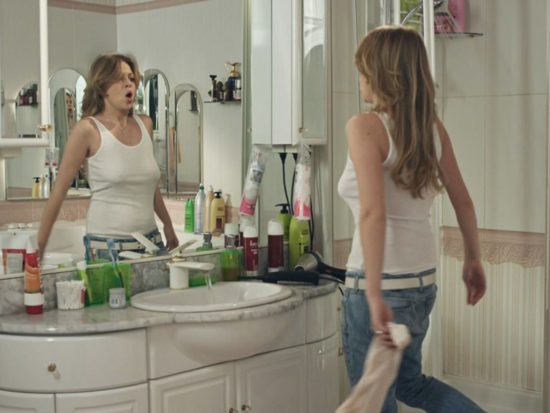 Аня-Джо́зефин Те́йлор-Джой