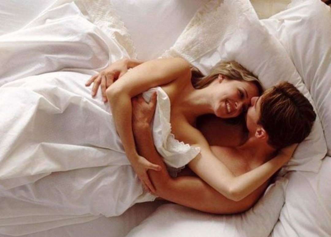 Мужчина и женщина в постели