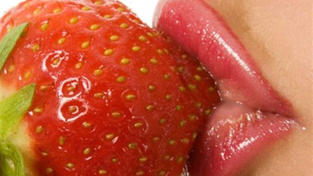 Клубника со сливками в ротике