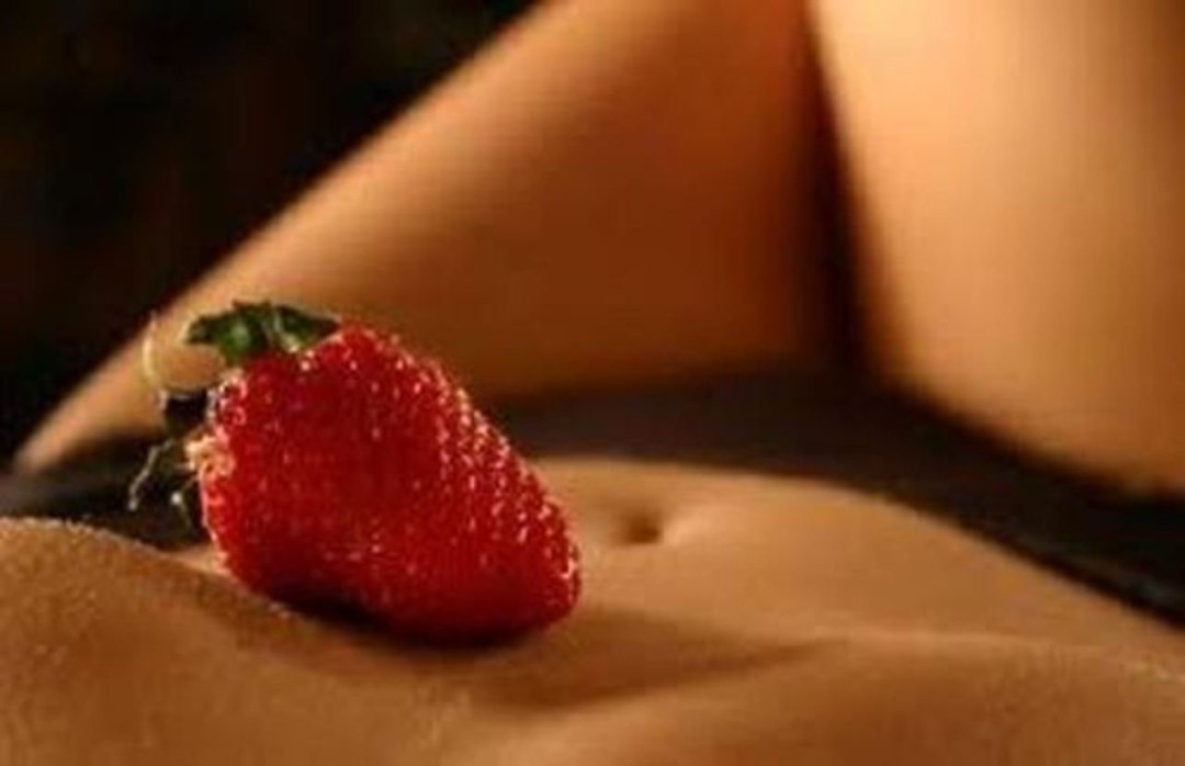 Клубника на груди