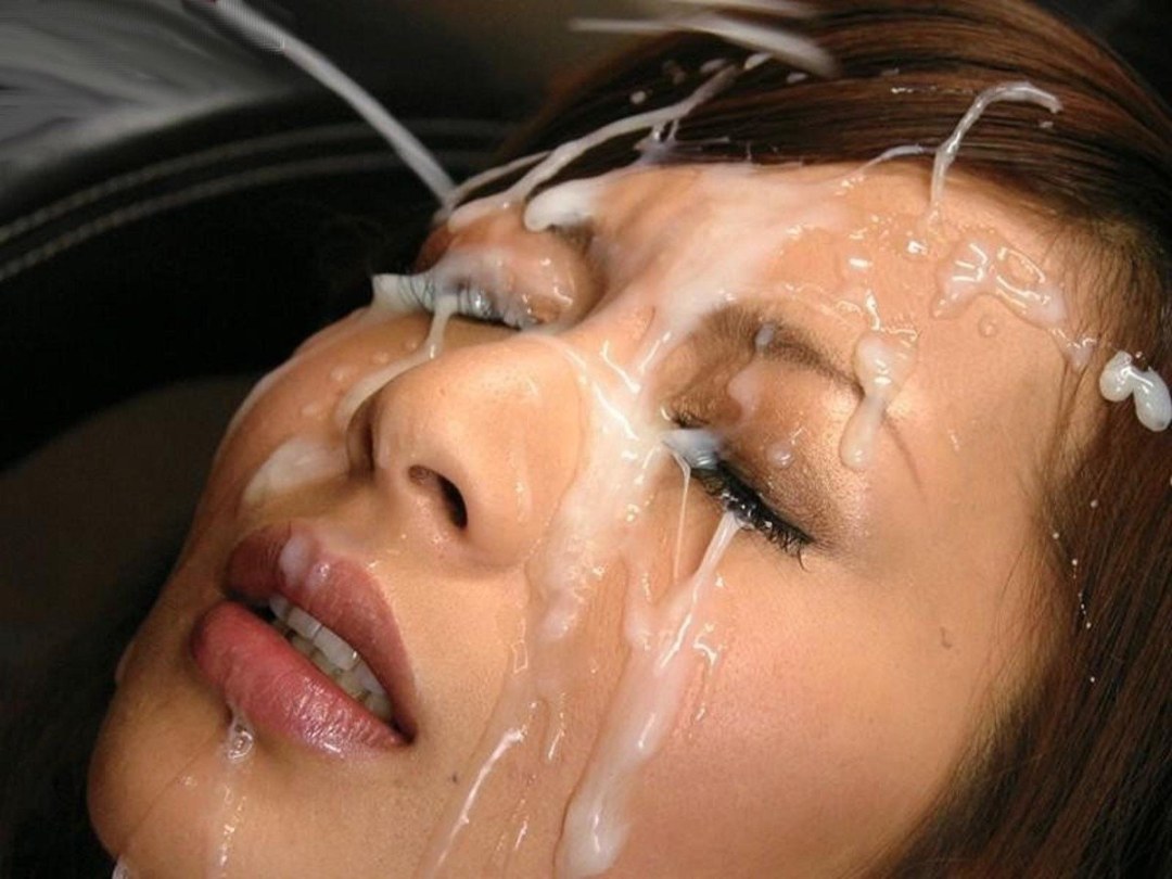 Красивым японочкам кончают на личико