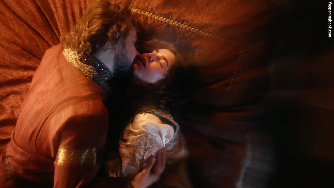 Мария Андреева голая в постели