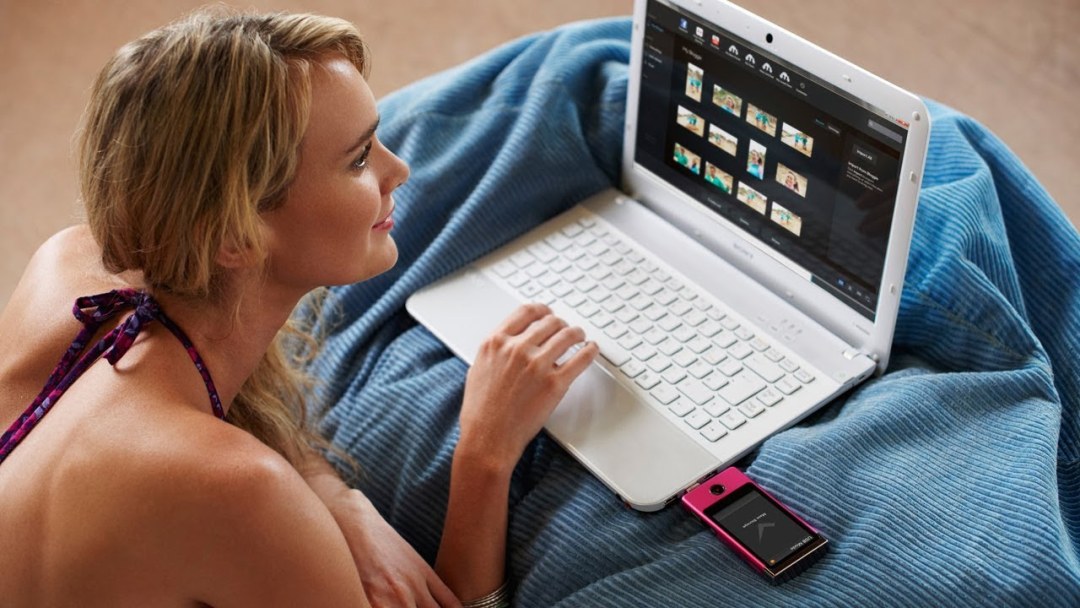 Человек с ноутбуком