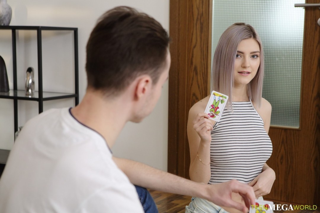 Ева Элфи 2021