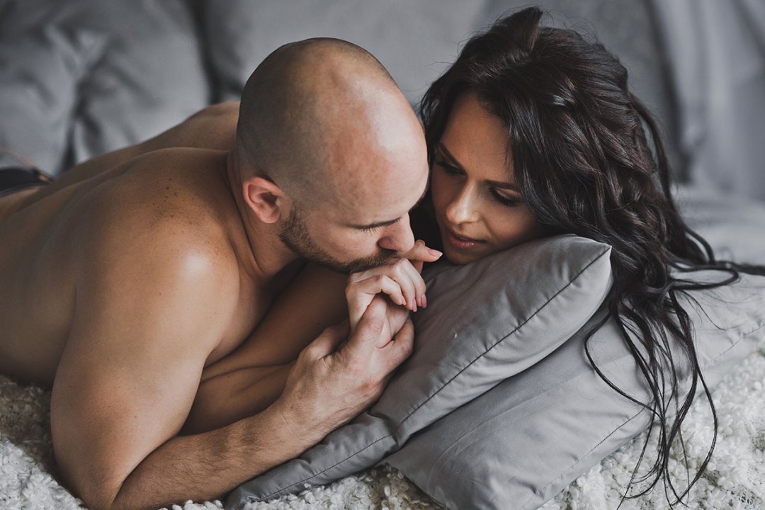 Порнозвезда лысый и брюнетка