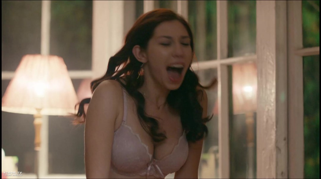 Алина Алексеева в чулках