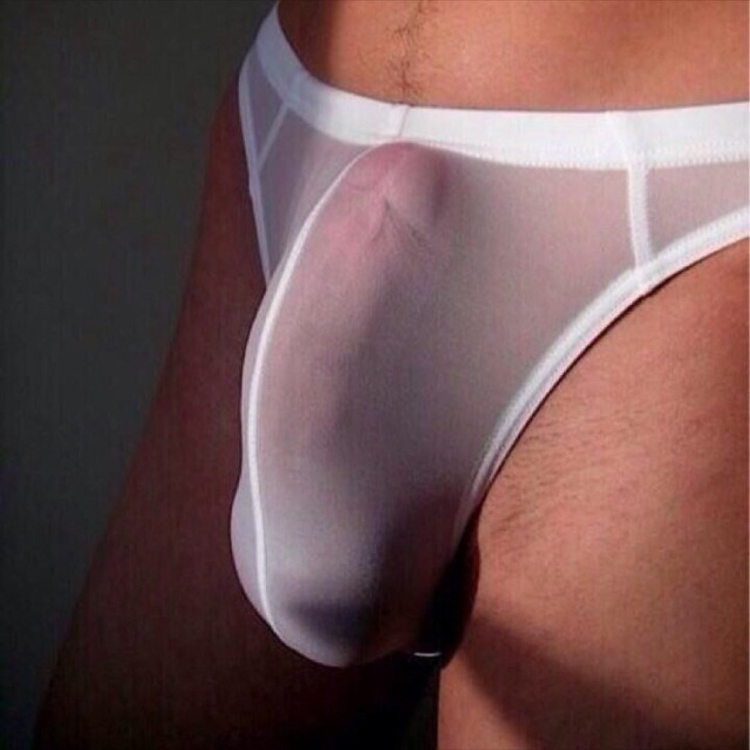 Мужской член в женских трусах