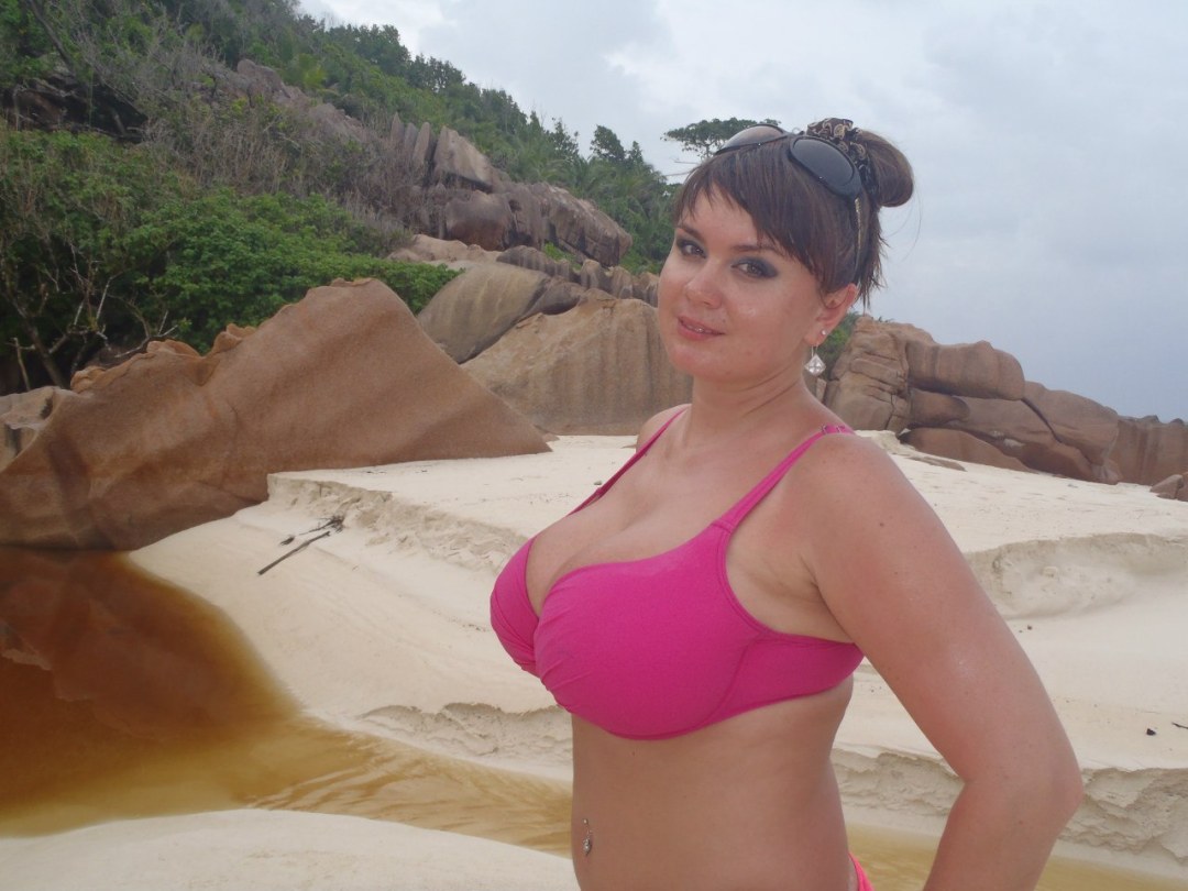 Мила Кузнецова в купальнике