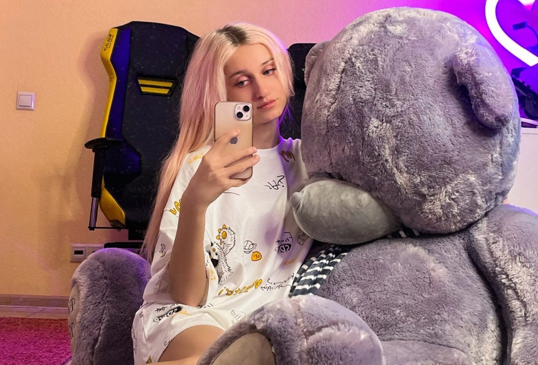 Босые ноги девочек