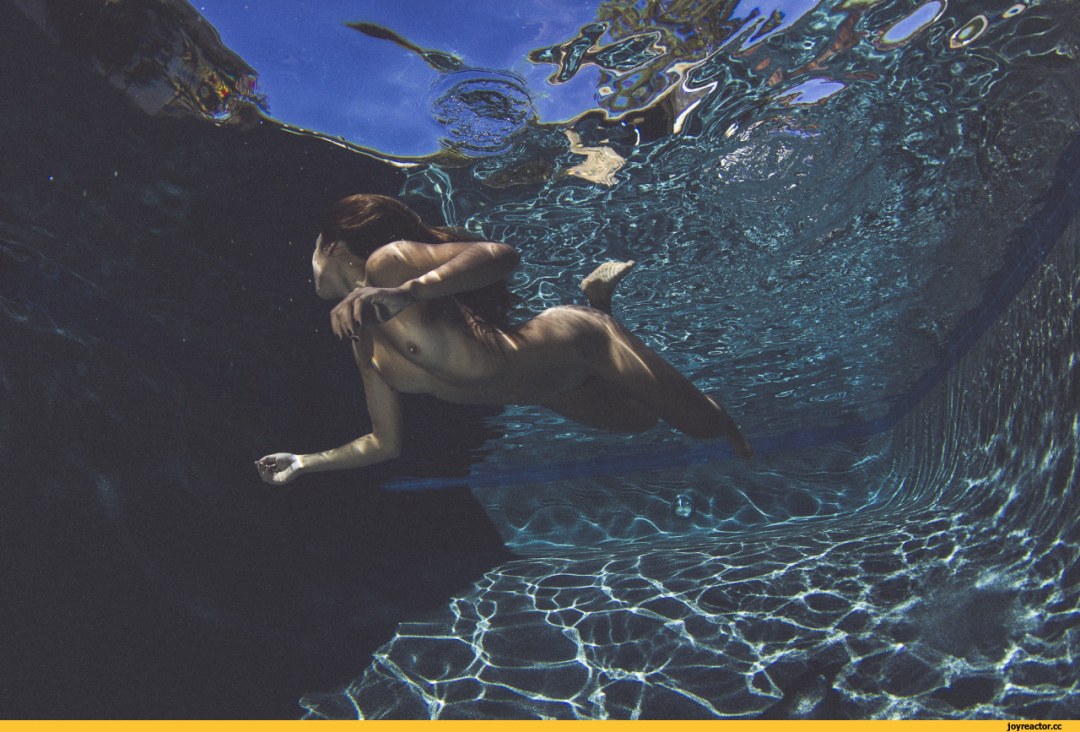 Эротическая фотосессия в воде