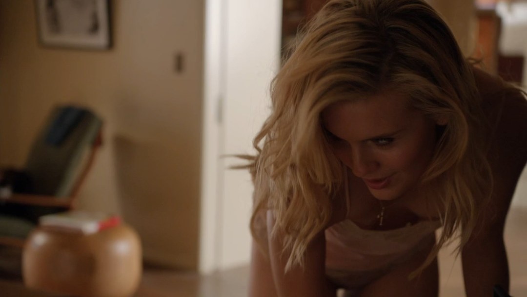 Терминатор Генезис Эмилия Кларк в лифчике