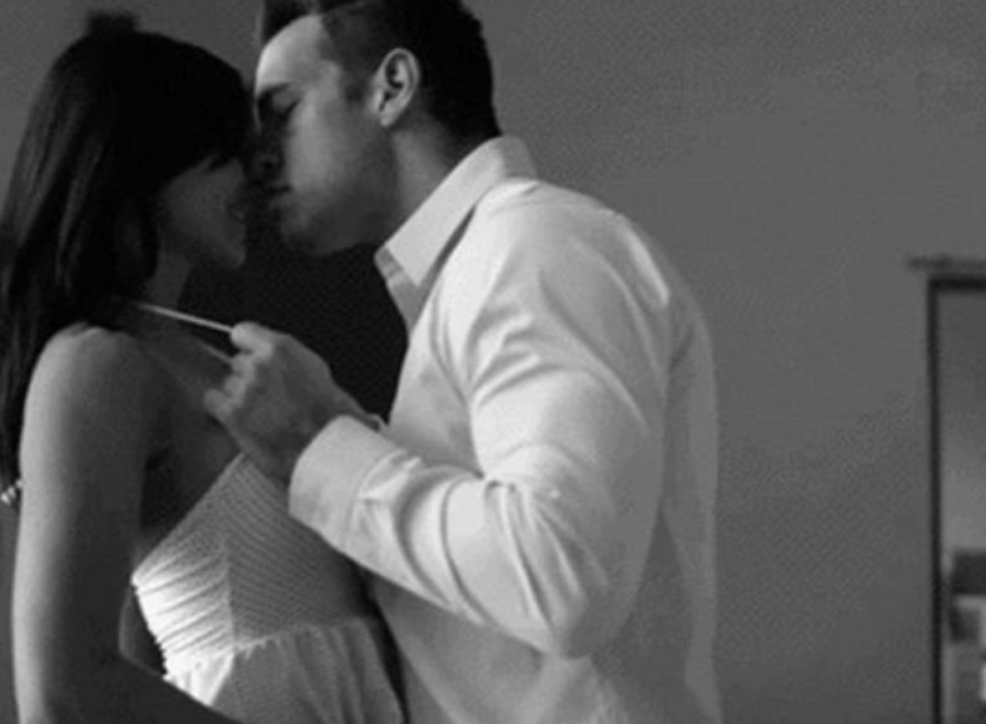 Страстные гифки