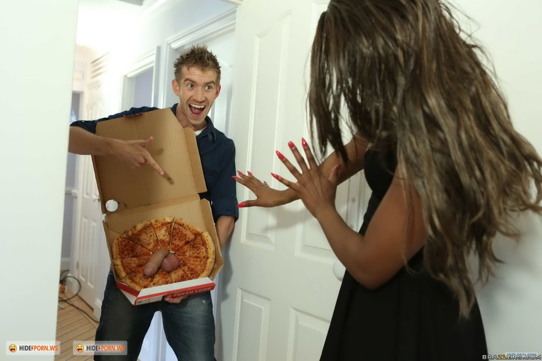 Потрахалась с доставщиком пиццы
