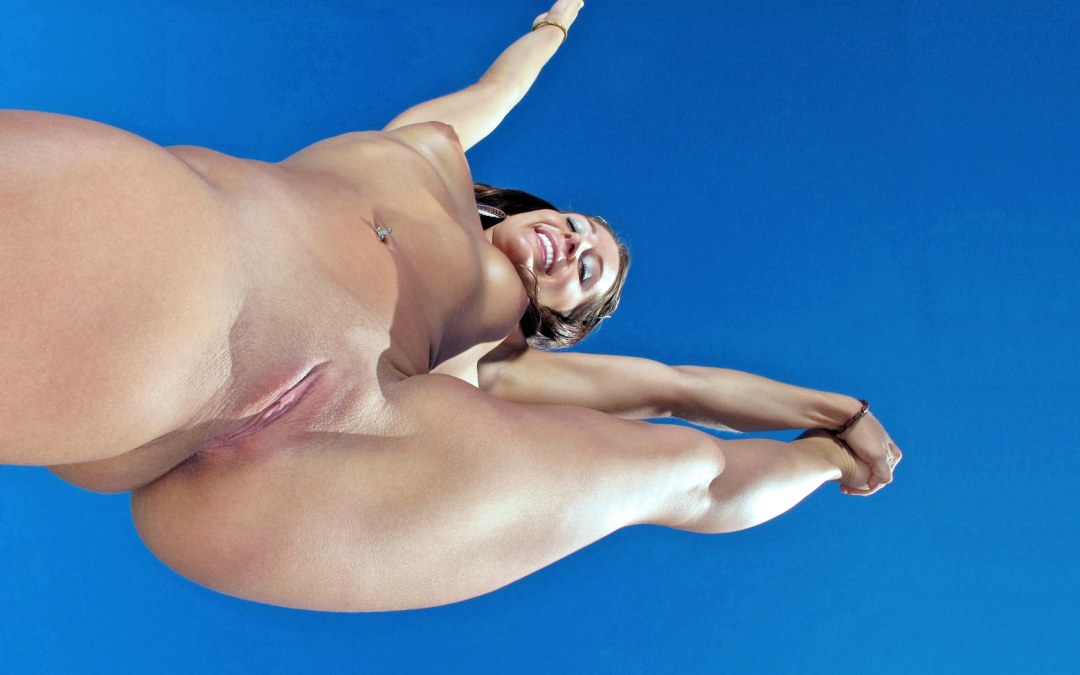 Голые женщины вид снизу