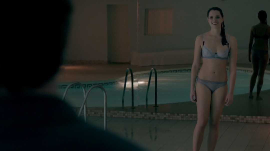 Ханна голая на кровати