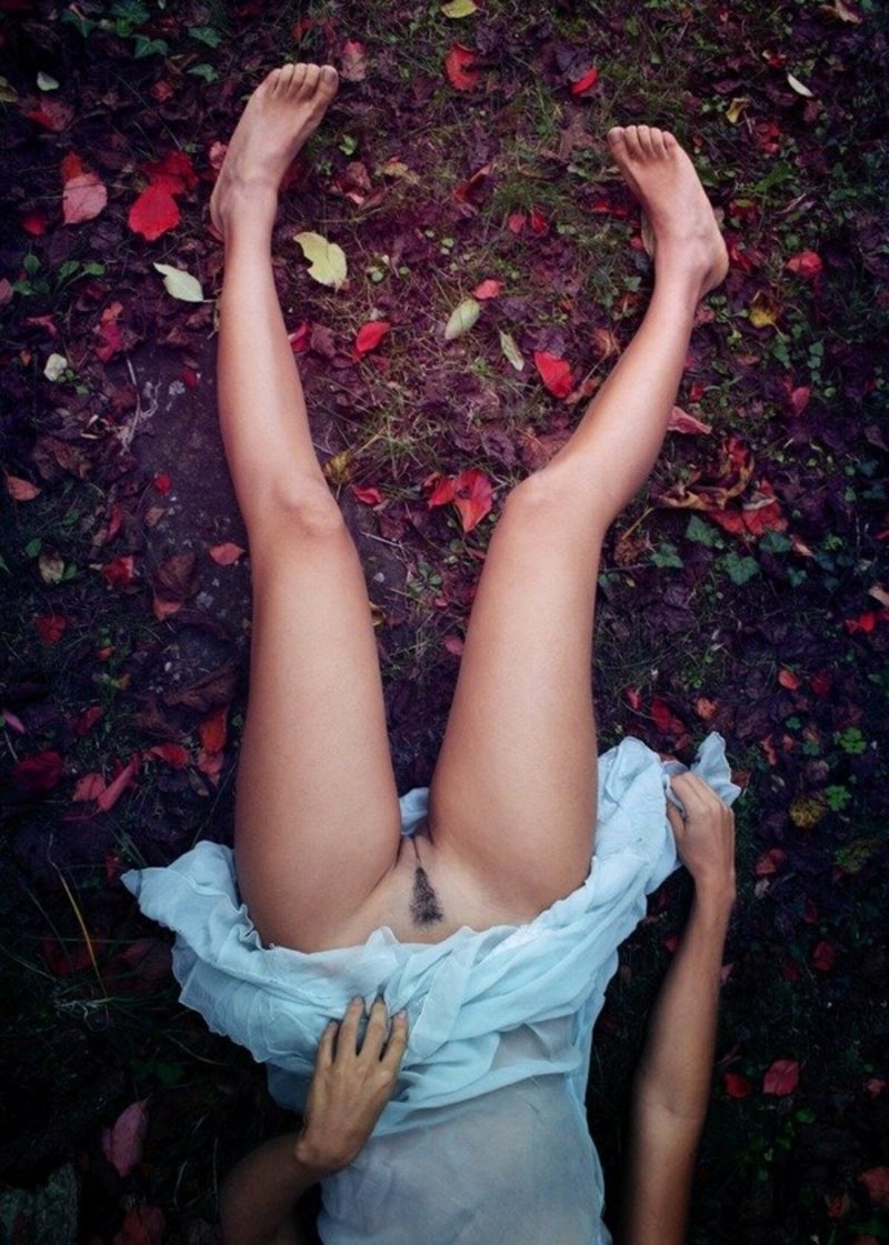 Сабрина показывает попку